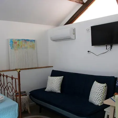 Charming In 25m² With Pool *